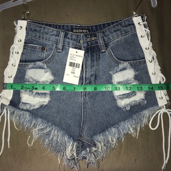 Fashion Nova Short - Picture 4 of 4